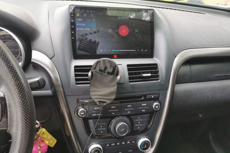 Used Bestune X80 2016 2.0L automatic Comfort trim level Audio And AC Panel