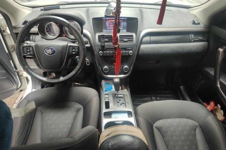 Used Bestune X80 2016 1.8T automatic comfort version Center Console