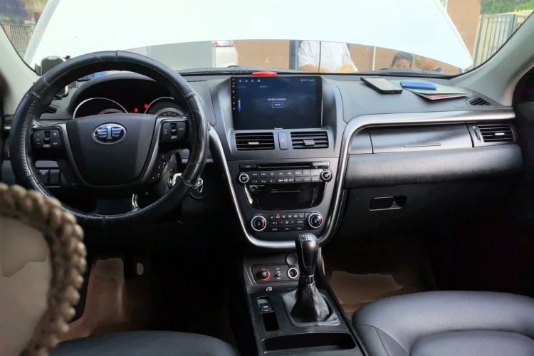 Used Bestune X80 2016 2.0L Manual Luxury Edition Center Console