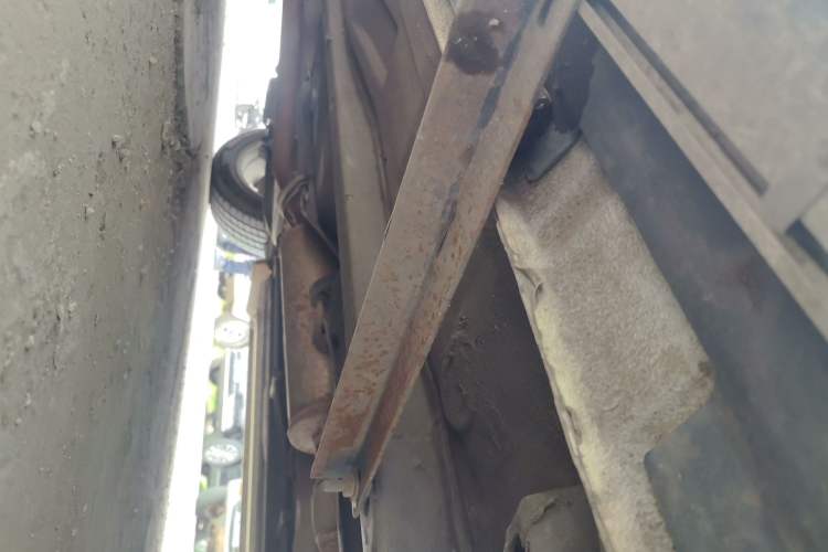 Used Bestune X80 2016 2.0L manual base trim Chassis Front Right