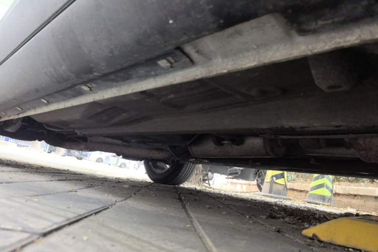 Used Bestune X80 2016 2.0L automatic Comfort trim level Chassis Front Right