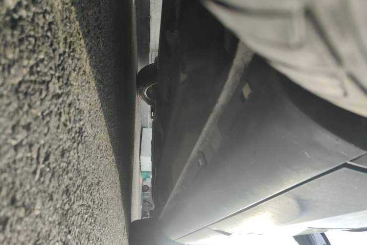 Used Bestune X80 2016 2.0L automatic Comfort trim level Chassis Rear Right