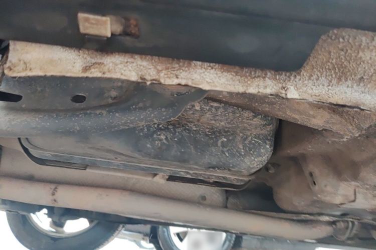 Used Bestune X80 2016 2.0L automatic Comfort trim level Chassis Rear Right