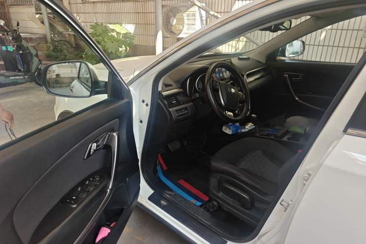 Used Bestune X80 2016 2.0L automatic Comfort trim level Driver Seat