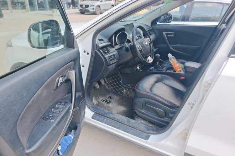 Used Bestune X80 2016 2.0L manual Comfort trim level Driver Seat