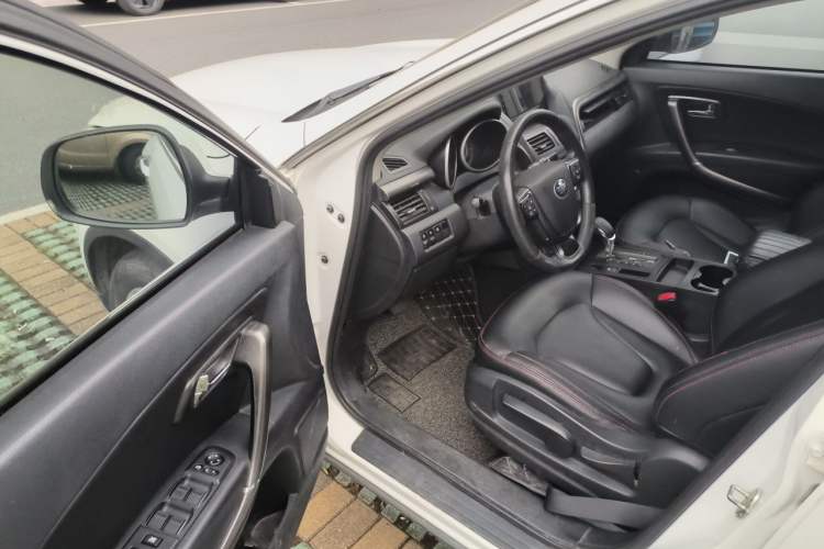 Used Bestune X80 2016 2.0L automatic Comfort trim level Driver Seat