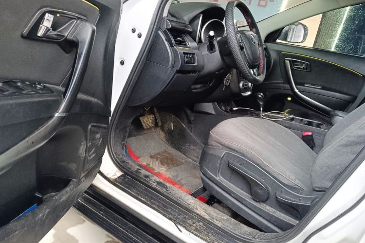 Used Bestune X80 2016 2.0L automatic Comfort trim level Driver Seat
