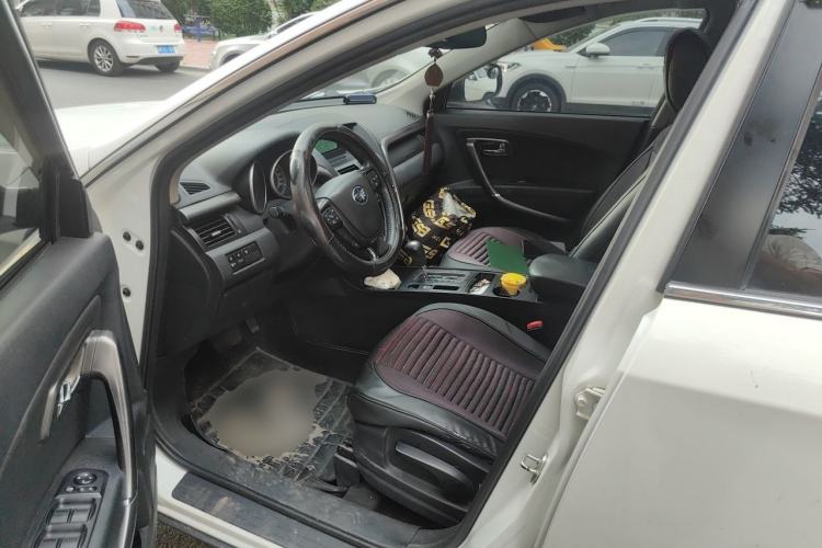 Used Bestune X80 2016 2.0L automatic Comfort trim level Driver Seat