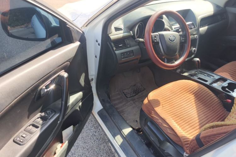 Used Bestune X80 2016 2.0L automatic Comfort trim level Driver Seat
