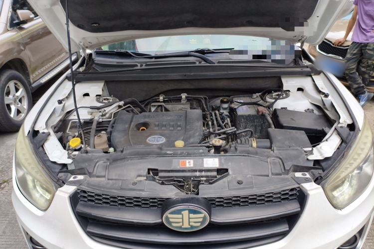 Used Bestune X80 2016 2.0L automatic Comfort trim level Engine Bay