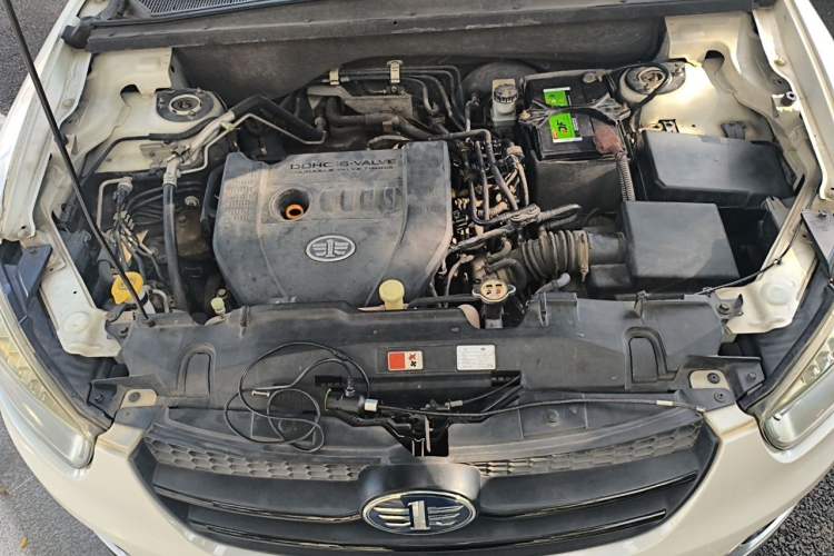 Used Bestune X80 2016 2.0L automatic Comfort trim level Engine Bay