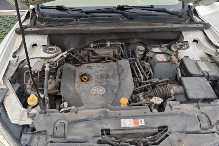 Used Bestune X80 2016 2.0L automatic Comfort trim level Engine Bay