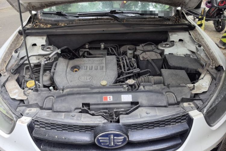 Used Bestune X80 2016 2.0L automatic Comfort trim level Engine Bay