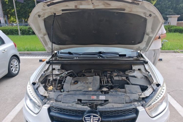 Used Bestune X80 2016 2.0L manual Comfort trim level Engine Bay