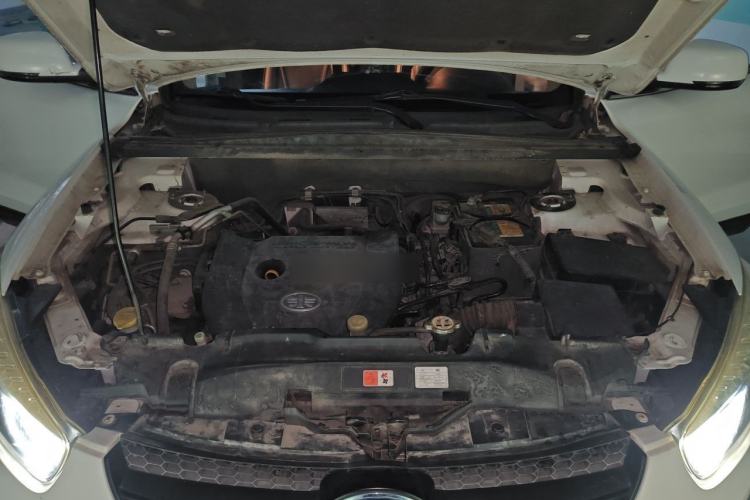 Used Bestune X80 2016 2.0L automatic Comfort trim level Engine Bay