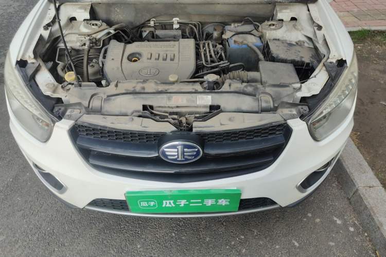 Used Bestune X80 2016 2.0L automatic Comfort trim level Engine Bay