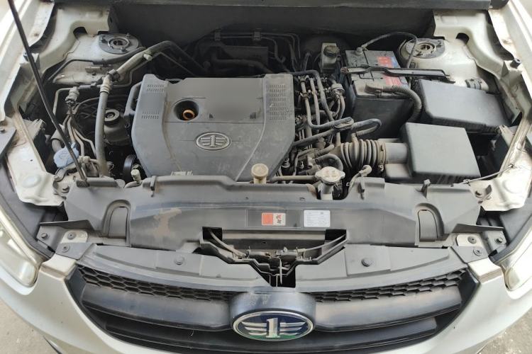 Used Bestune X80 2016 2.0L manual Comfort trim level Engine Bay