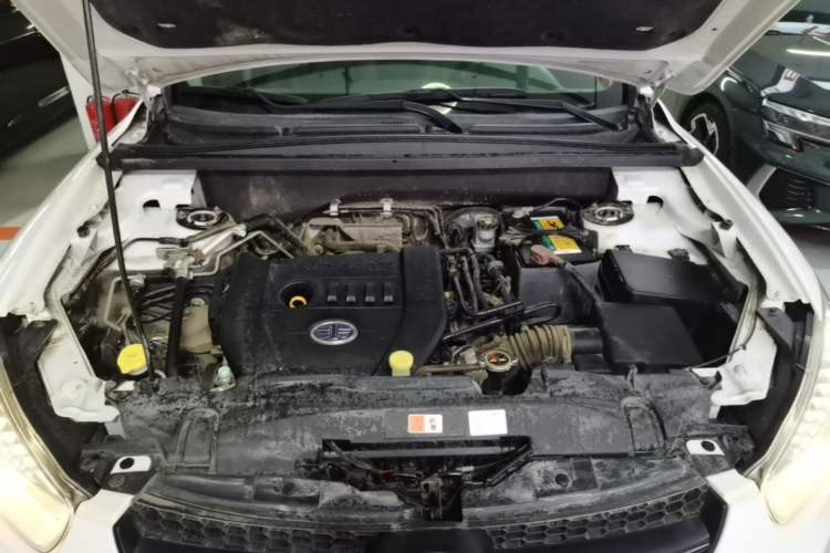 Used Bestune X80 2016 2.0L Automatic Luxury Model Engine Bay
