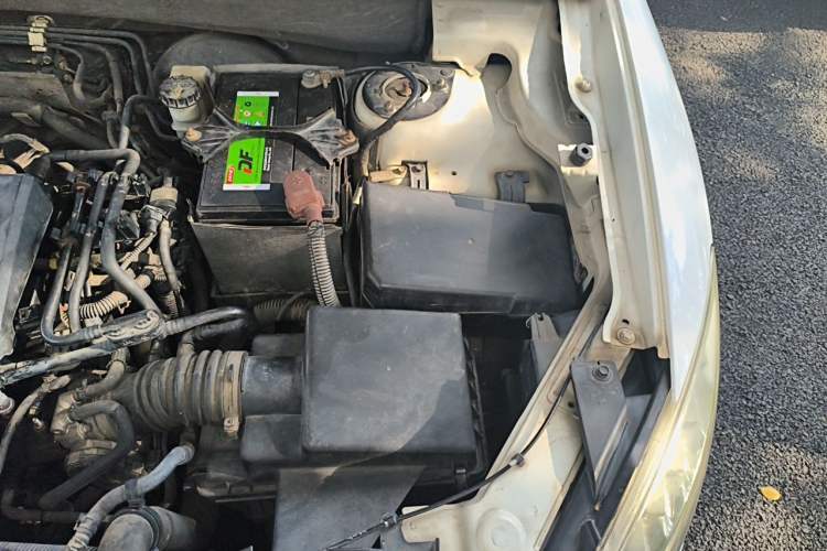 Used Bestune X80 2016 2.0L automatic Comfort trim level Engine Bay Left