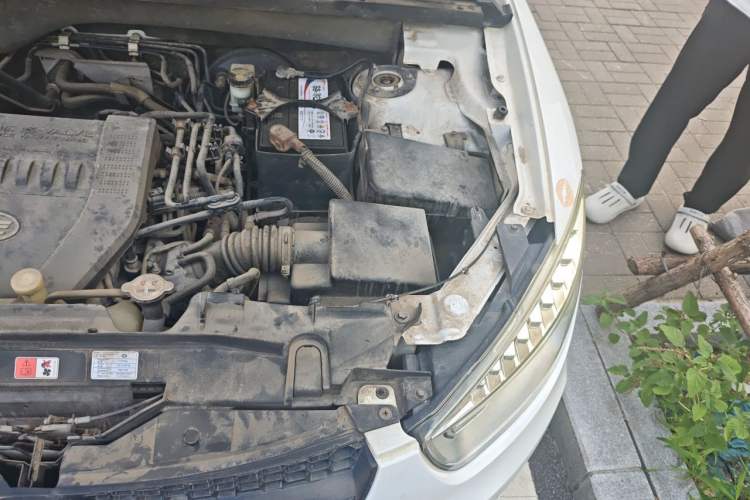 Used Bestune X80 2016 2.0L automatic Comfort trim level Engine Bay Left