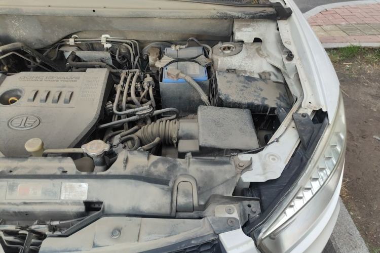 Used Bestune X80 2016 2.0L automatic Comfort trim level Engine Bay Left