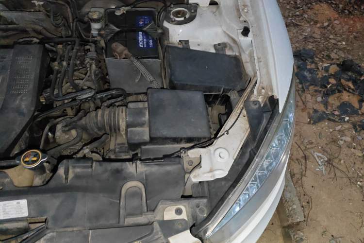 Used Bestune X80 2016 2.0L automatic Comfort trim level Engine Bay Left
