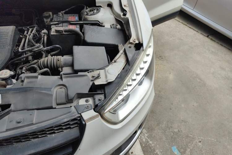 Used Bestune X80 2016 2.0L manual Comfort trim level Engine Bay Left