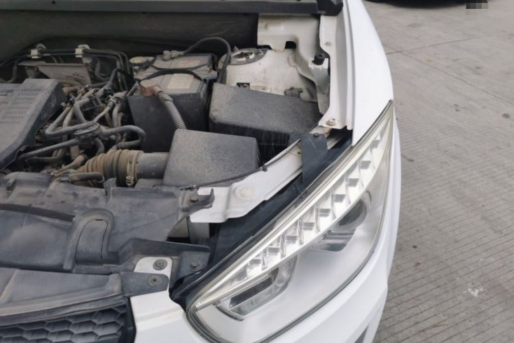Used Bestune X80 2016 2.0L automatic Comfort trim level Engine Bay Left