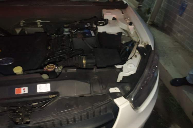 Used Bestune X80 2016 2.0L automatic Comfort trim level Engine Bay Left