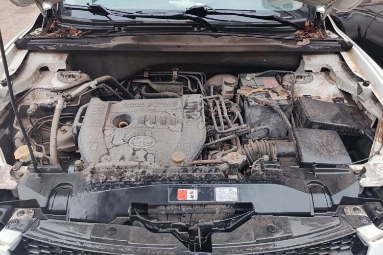 Used Bestune X80 2016 2.0L automatic Comfort trim level Engine Bay