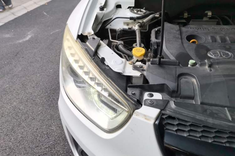 Used Bestune X80 2016 2.0L Manual Luxury Edition Engine Bay Right