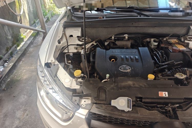Used Bestune X80 2016 2.0L automatic Comfort trim level Engine Bay Right