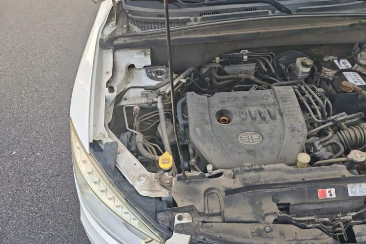 Used Bestune X80 2016 2.0L automatic Comfort trim level Engine Bay Right