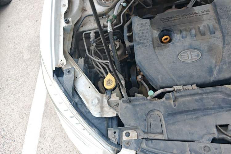 Used Bestune X80 2016 2.0L manual Comfort trim level Engine Bay Right