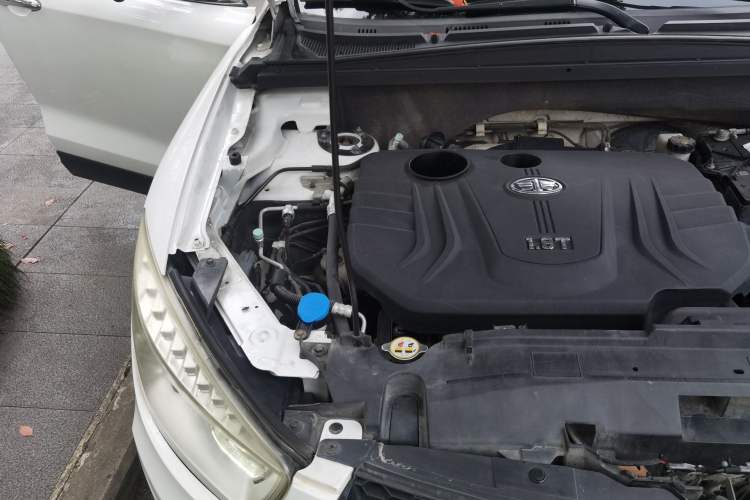 Used Bestune X80 2016 1.8T Automatic Luxury Model Engine Bay Right