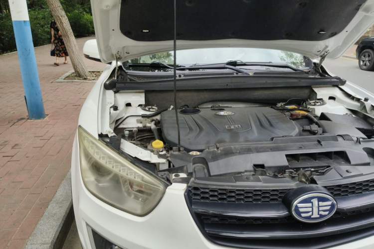 Used Bestune X80 2016 1.8T automatic comfort version Engine Bay Right