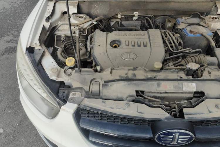 Used Bestune X80 2016 2.0L automatic Comfort trim level Engine Bay Right