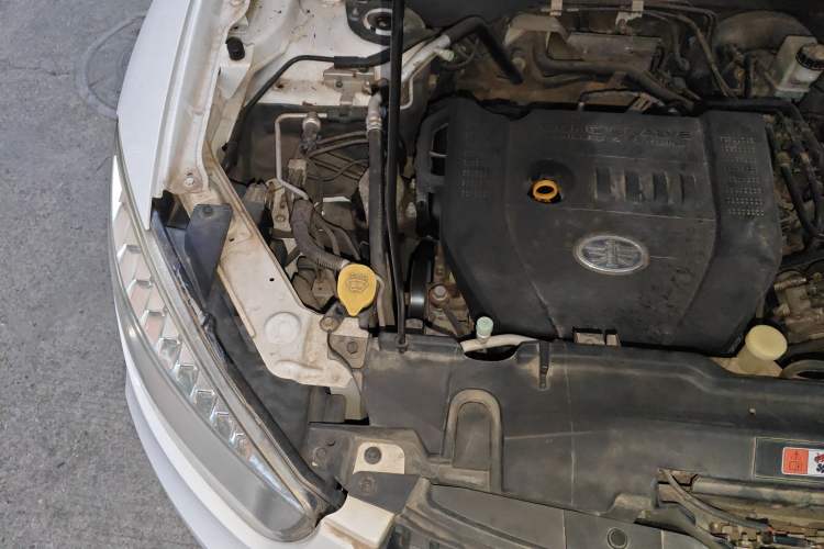 Used Bestune X80 2016 2.0L automatic Comfort trim level Engine Bay Right