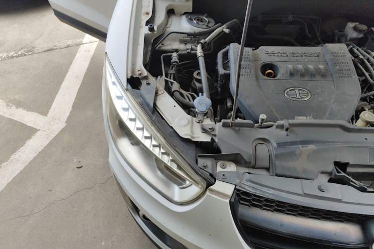 Used Bestune X80 2016 2.0L manual Comfort trim level Engine Bay Right