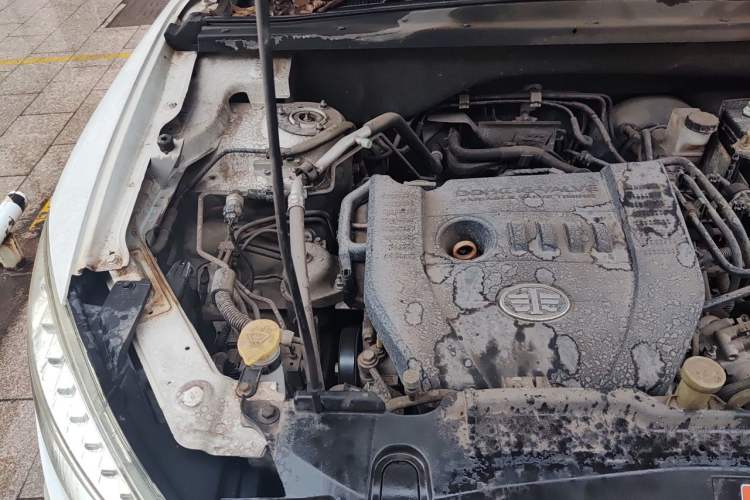 Used Bestune X80 2016 2.0L automatic Comfort trim level Engine Bay Right