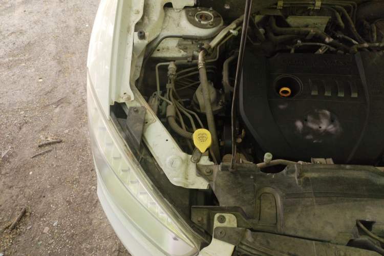 Used Bestune X80 2016 2.0L Automatic Luxury Model Engine Bay Right
