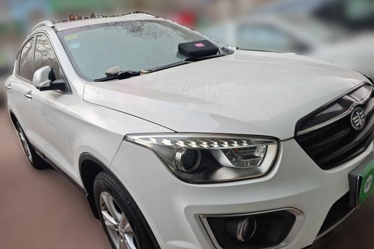 Used Bestune X80 2016 2.0L automatic Comfort trim level Exterior 2