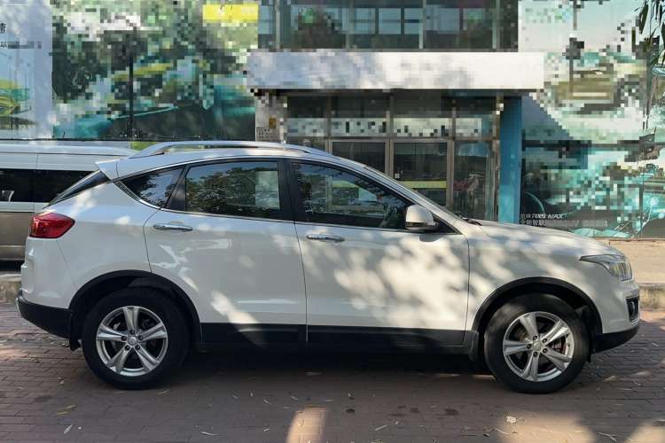 Used Bestune X80 2016 2.0L automatic Comfort trim level Exterior 3