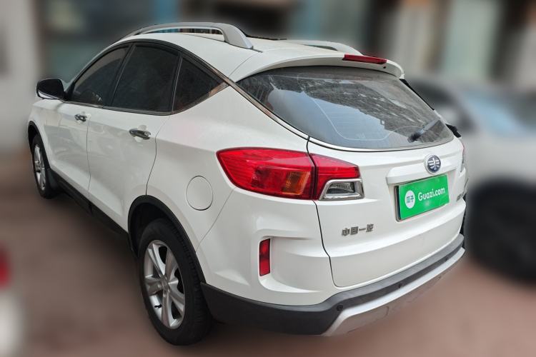 Used Bestune X80 2016 2.0L automatic Comfort trim level Exterior 3