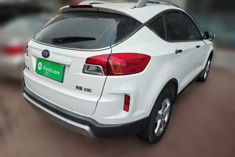 Used Bestune X80 2016 2.0L automatic Comfort trim level Exterior 5