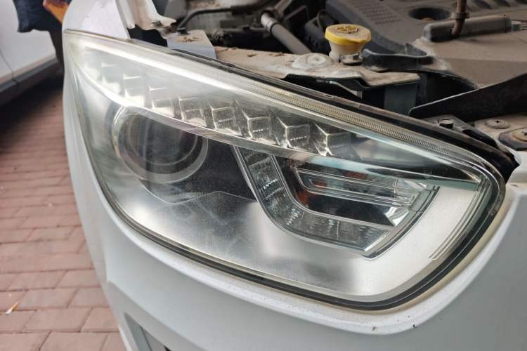 Used Bestune X80 2016 2.0L automatic Comfort trim level Exterior 6