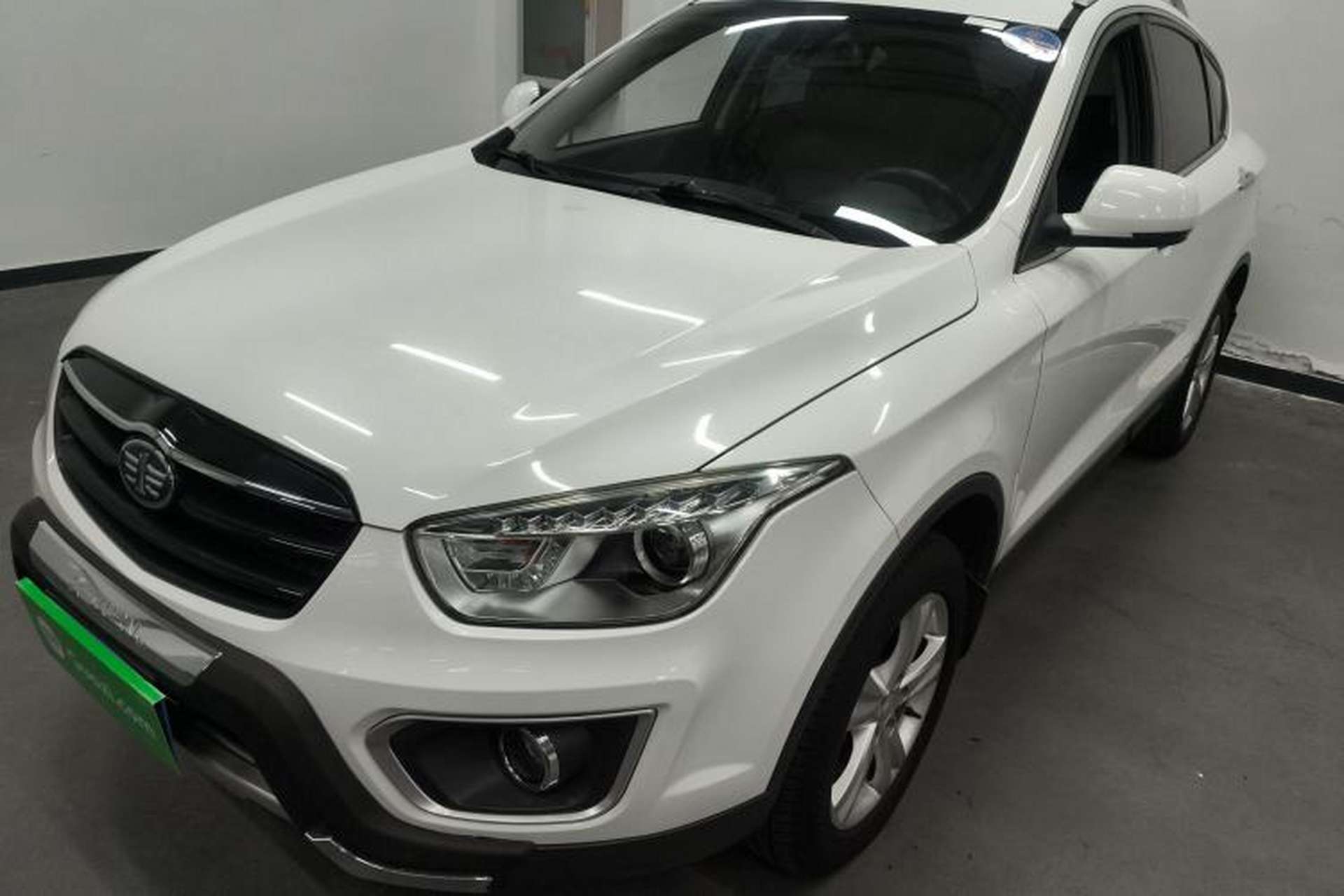 Used Bestune X80 2016 2.0L Automatic Luxury Model Front Left 45 Deg