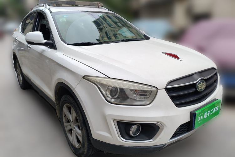 Used Bestune X80 2016 2.0L automatic Comfort trim level Front Right 45 Deg
