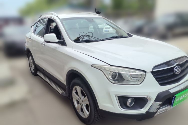 Used Bestune X80 2016 2.0L manual base trim Front Right 45 Deg