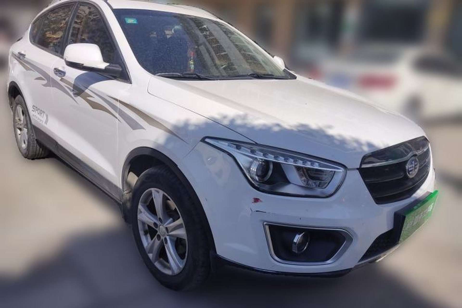 Used Bestune X80 2016 2.0L manual Comfort trim level Front Right 45 Deg